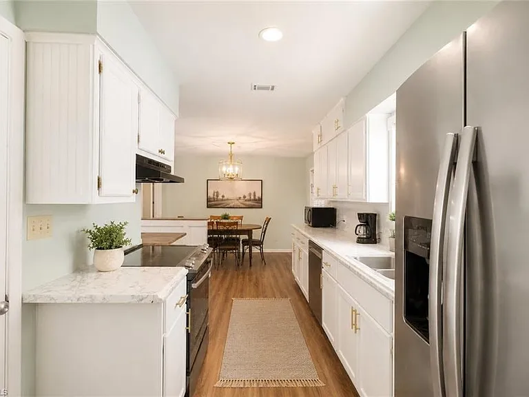 655 SW Pointview Rd — Photo 32