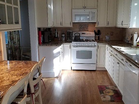 Kitchen nook, glass buffet