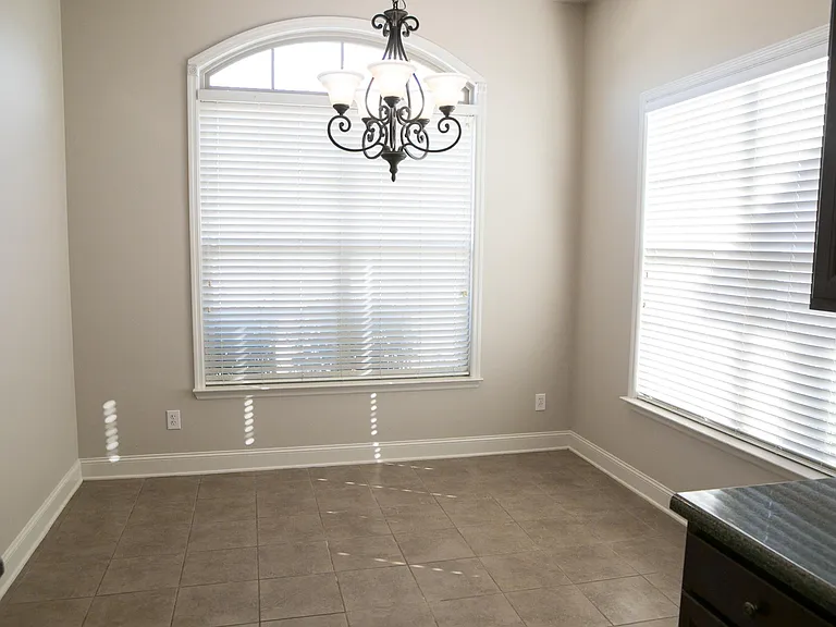 307 Dovington Dr — Photo 7