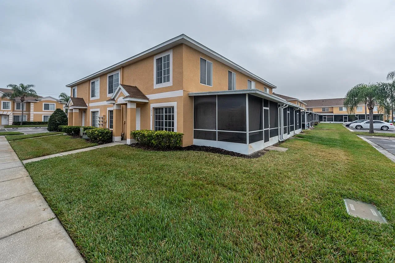 3 bed, 2.5 bath, 1364 sqft, $2,500 — Photo 1