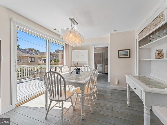 5th image of 218 Coral St #1