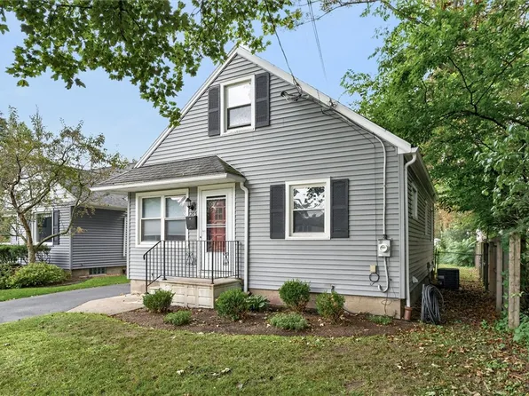 295 Penhurst Rd, Rochester, NY 14610