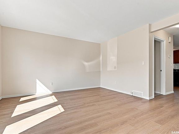 3rd image of UNIT 303-303 Slimmon PLACE