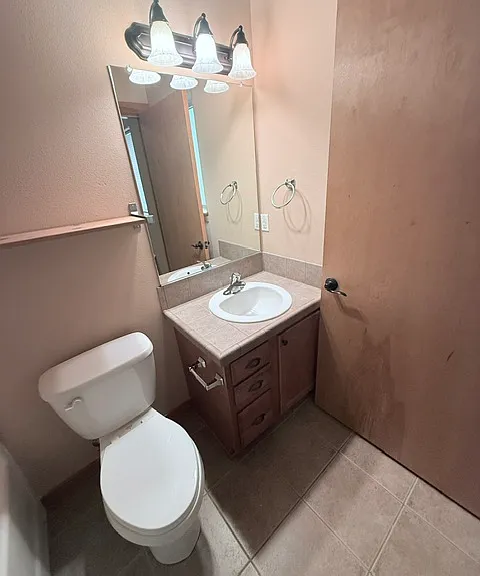 518 NE 85th Cir — Photo 7