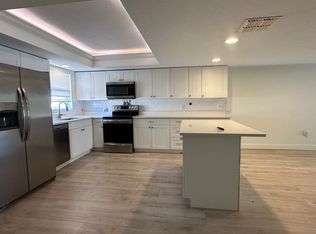 255 Capri Cir N APT 4, Treasure Island, FL 33706