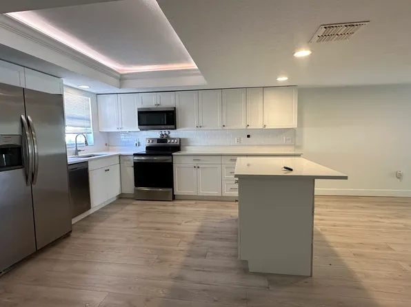 255 Capri Cir N APT 4, Treasure Island, FL 33706