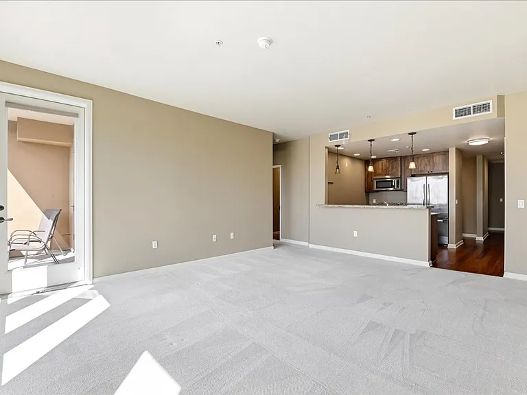 323 W Jefferson #503 — Photo 13