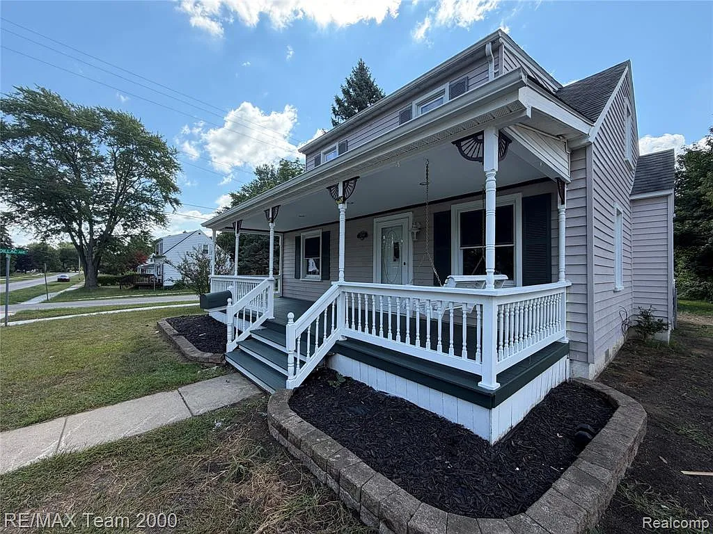 4 bed, 1.0 bath, 1200 sqft, $1,725 — Photo 4