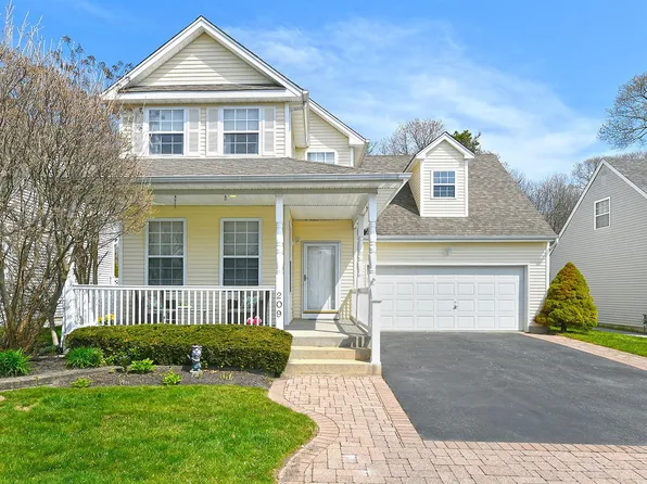 209 Pleasant Drive, Bay Shore, NY 11706