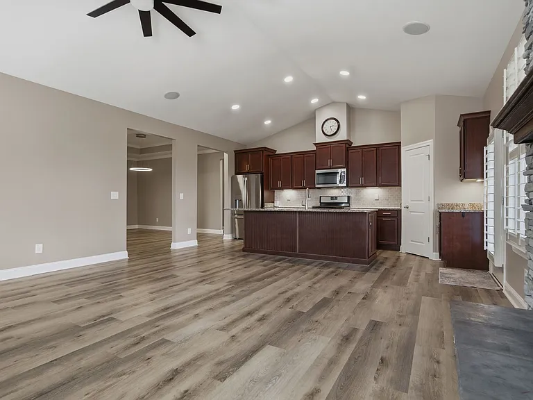 5036 Winslow Dr — Photo 18