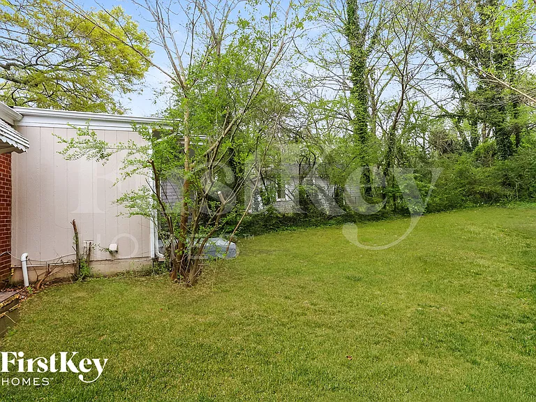 2276 Dauphine St — Photo 15
