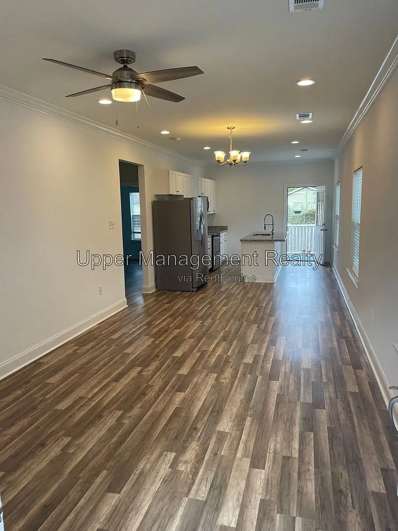 2 bed, 1.0 bath, 900 sqft, $1,495 — Photo 3