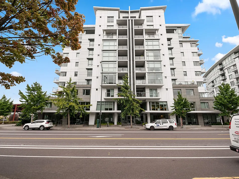 1310 NW Naito Pkwy #601