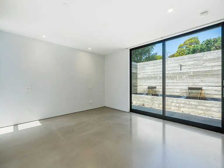 762 Rosecrans Ave — Photo 22