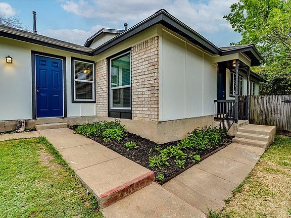 3rd image of 1902 Gracy Farms Ln #A