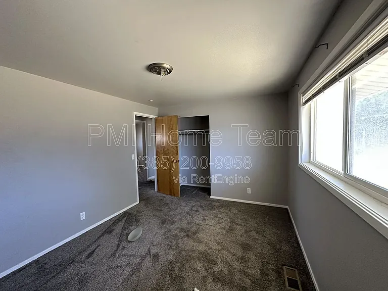 273 E Laker Way — Photo 7