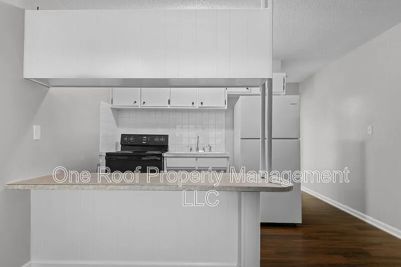 1 bed, 1.0 bath, $800 — Photo 2