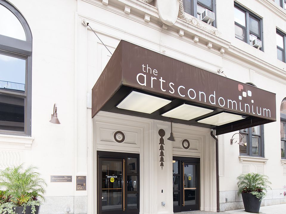 Doorman building!