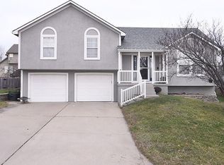 2001 NW Elmwood Dr, Grain Valley, MO 64029