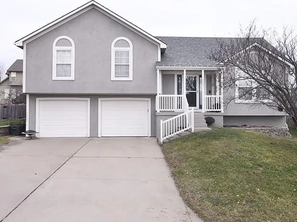 2001 NW Elmwood Dr, Grain Valley, MO 64029