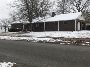 404 S Locust St, Carlinville, IL 62626