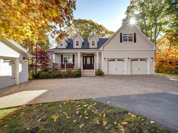 36 Blue Hill Rd, Halifax, NS B2T 1E6