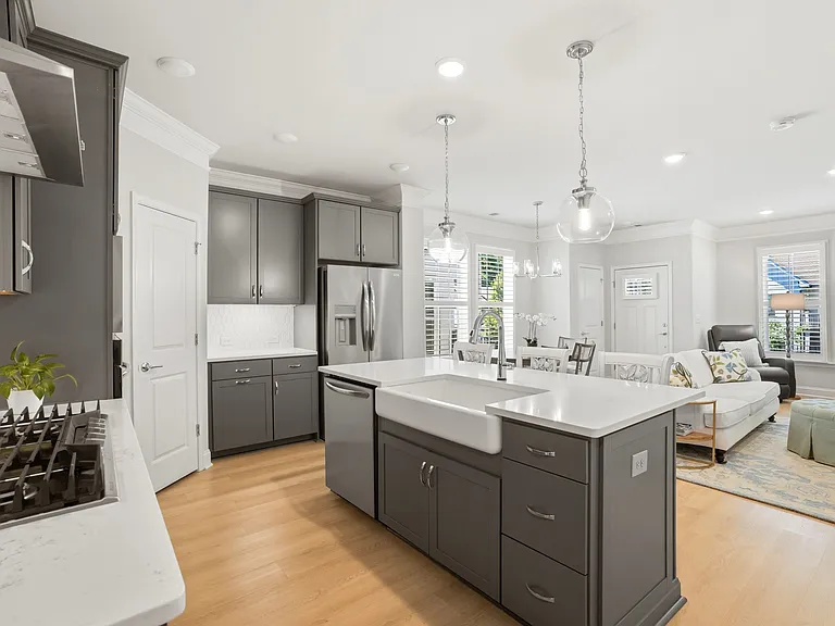 1120 Drummond Ave — Photo 4