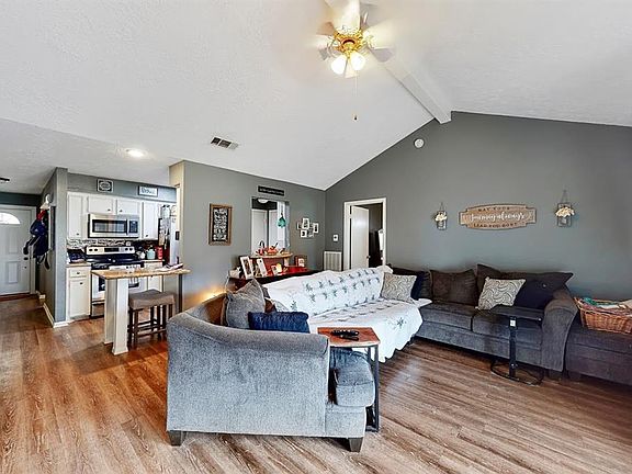 5th image of 13 Artesian Forest Dr