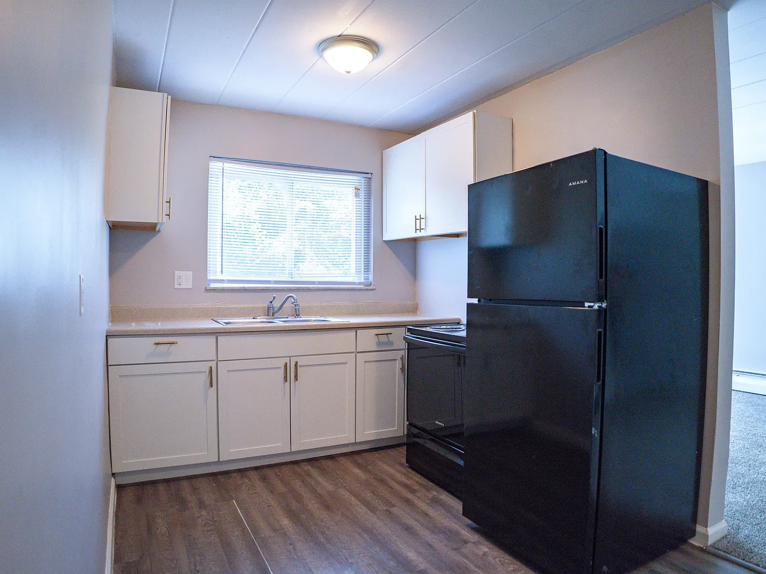 Hillvista Apartments — Photo 4