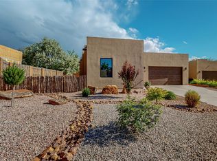 422 Calle Bonita, Santa Fe, NM 87505