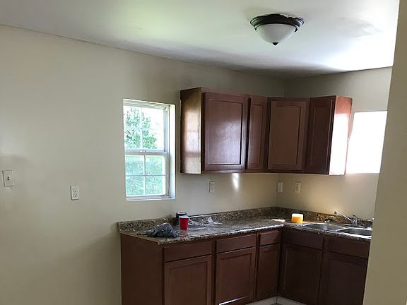 2nd image of 1608 Lombard Pl