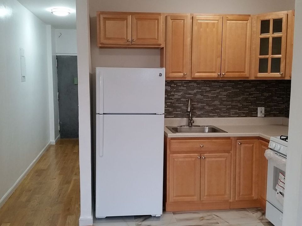 2nd image of 350 S 4th St APT 5B