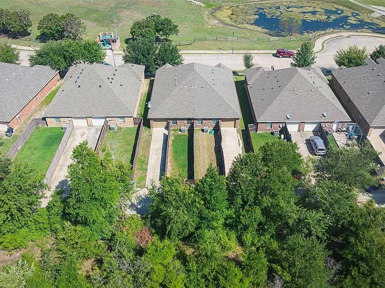 2133 Colby Ln — Photo 14