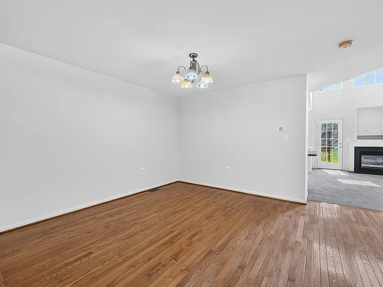 335 Wheatfield Cir — Photo 3
