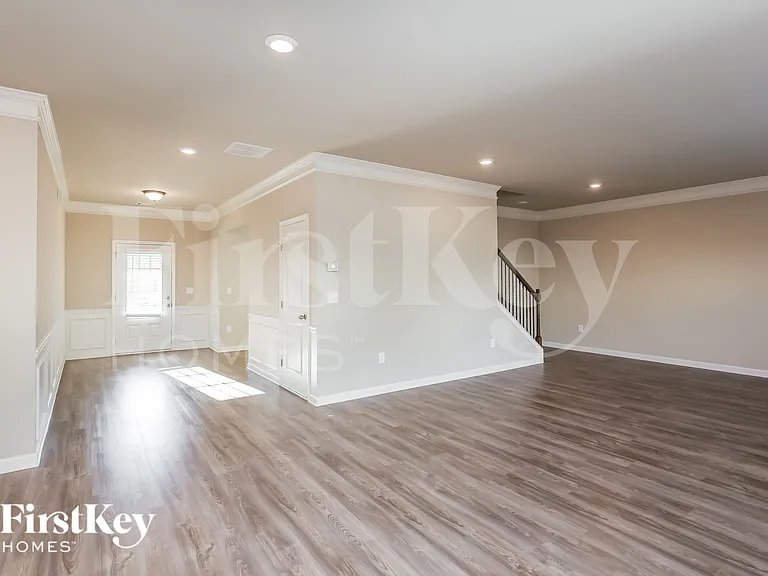 193 Creekside Bluff Way — Photo 2