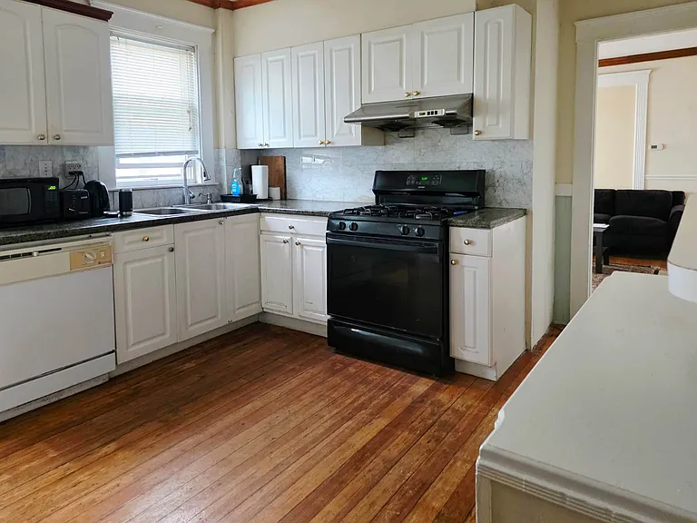 19 Woodward St — Photo 14