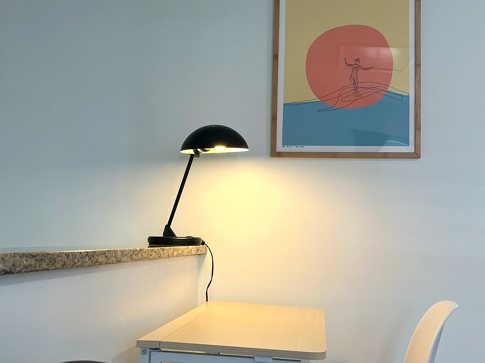 Nice desk area well lit & comfy