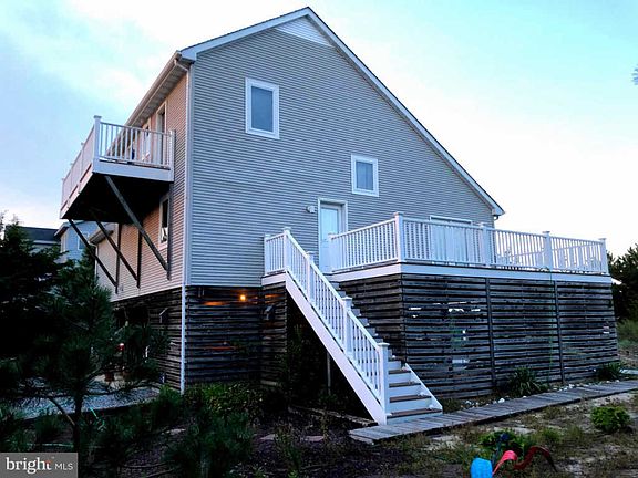 4th image of 1619 Beach Plum Dr
