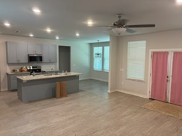 304 Henderson St — Photo 15