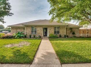212 Stanford Dr, Bedford, TX 76021