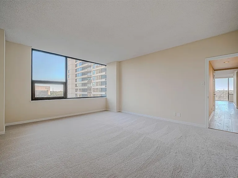 14 Greenway Plz #6P — Photo 21