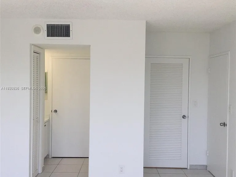 500 Three Islands Blvd #M16 — Photo 7