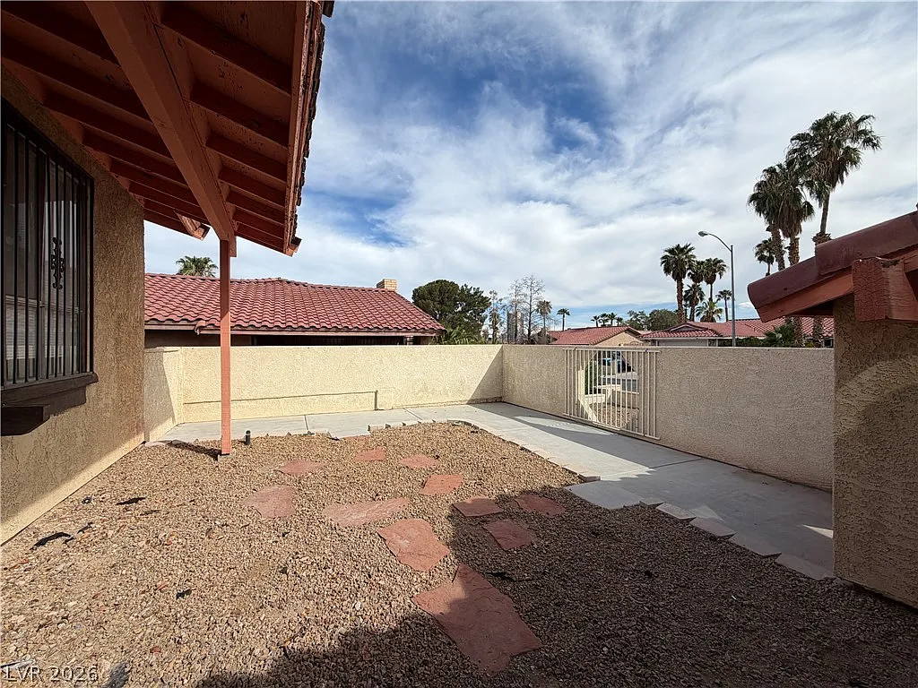 4 bed, 3.0 bath, 2106 sqft, $2,255 — Photo 3