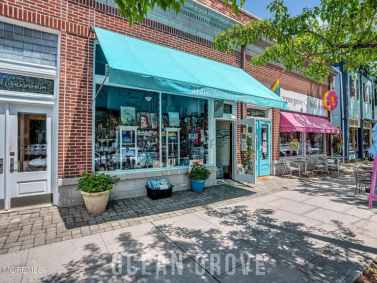 49 Franklin Ave — Photo 67