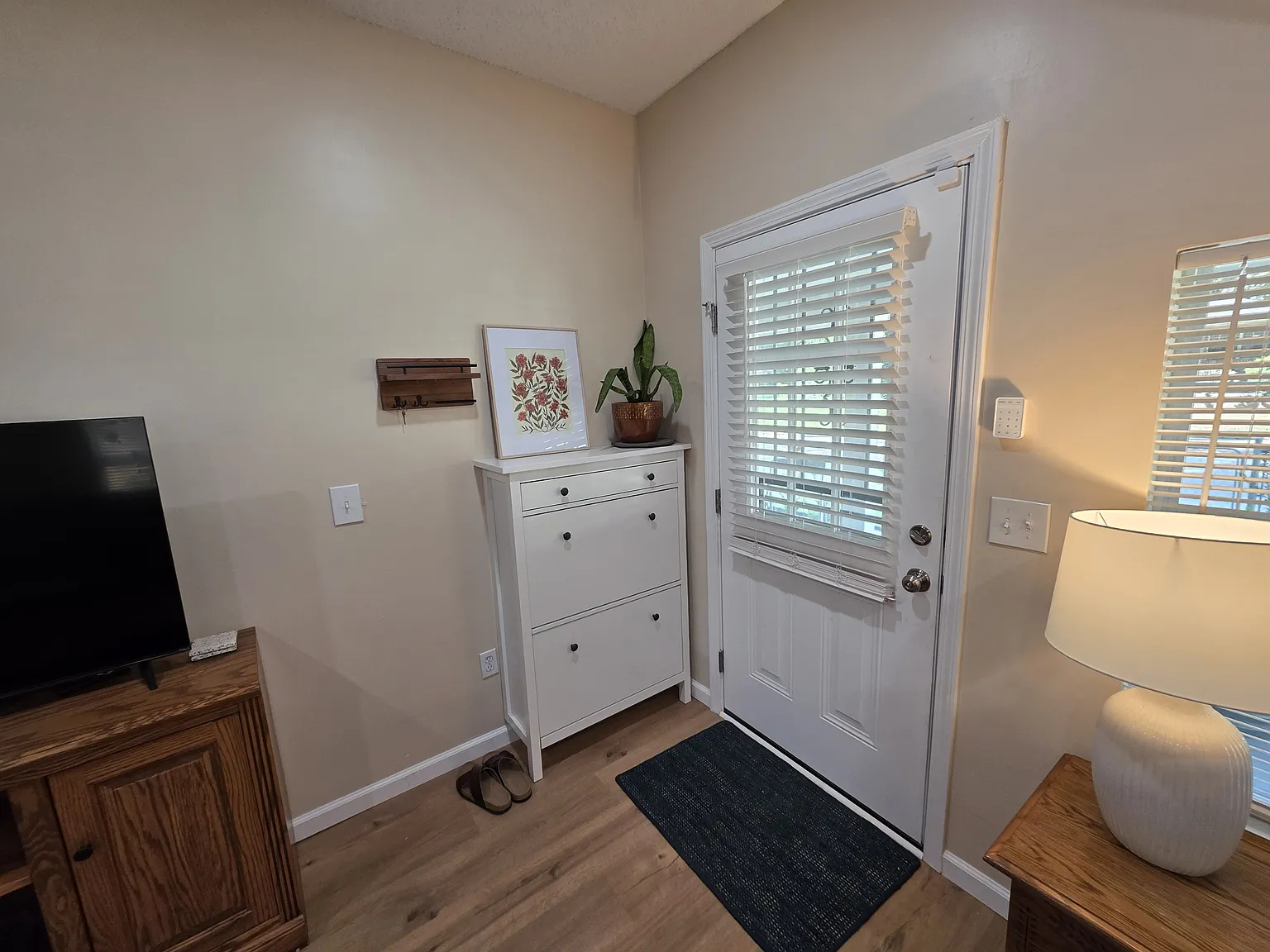 3 bed, 1120 sqft, $1,600 — Photo 3
