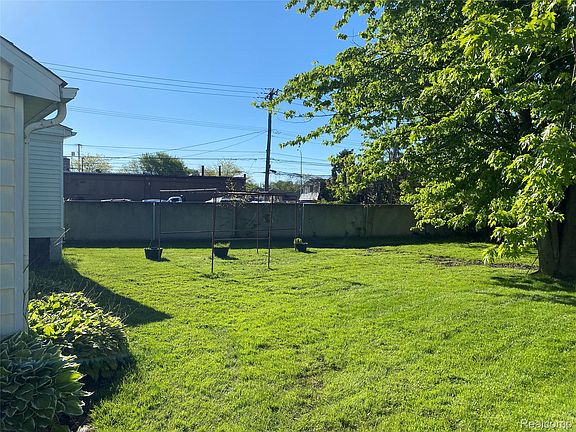 5th image of 21258 Bon Heur St