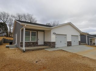 176 Creekvale Dr #A, Vine Grove, KY 40175