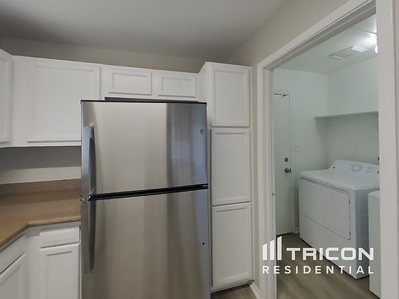 4th image of 8828 W Whitton Ave
