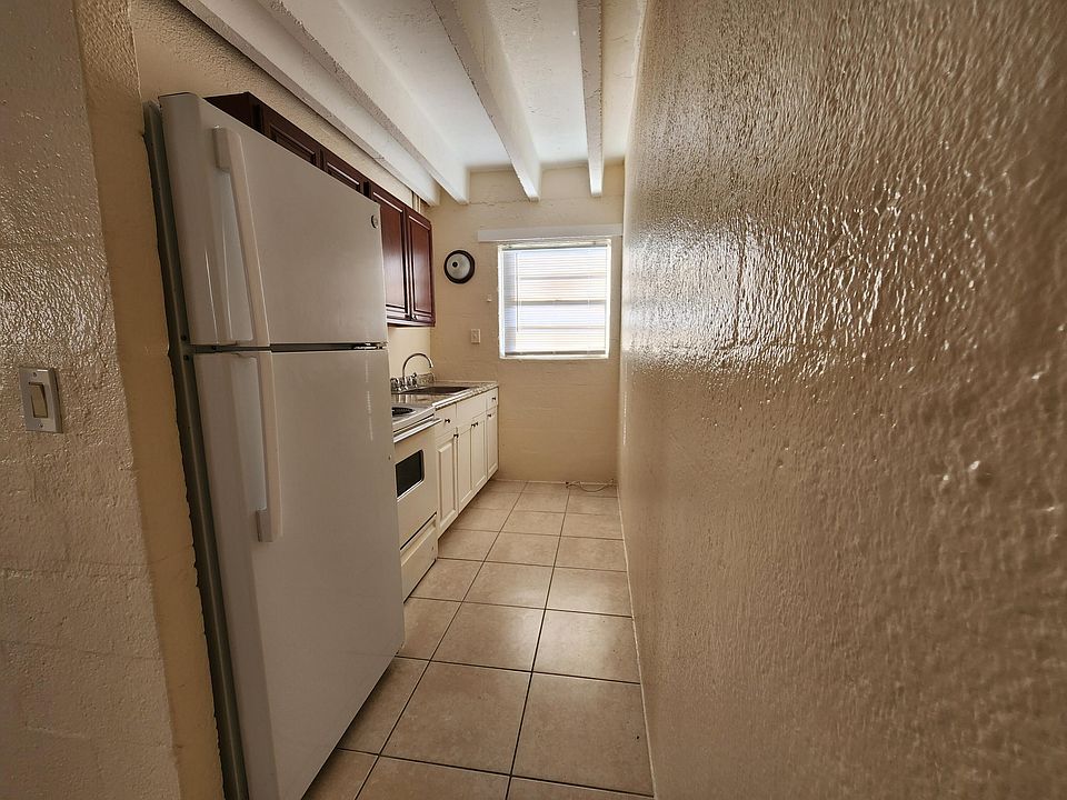 1st image of 512 19th St APT 2