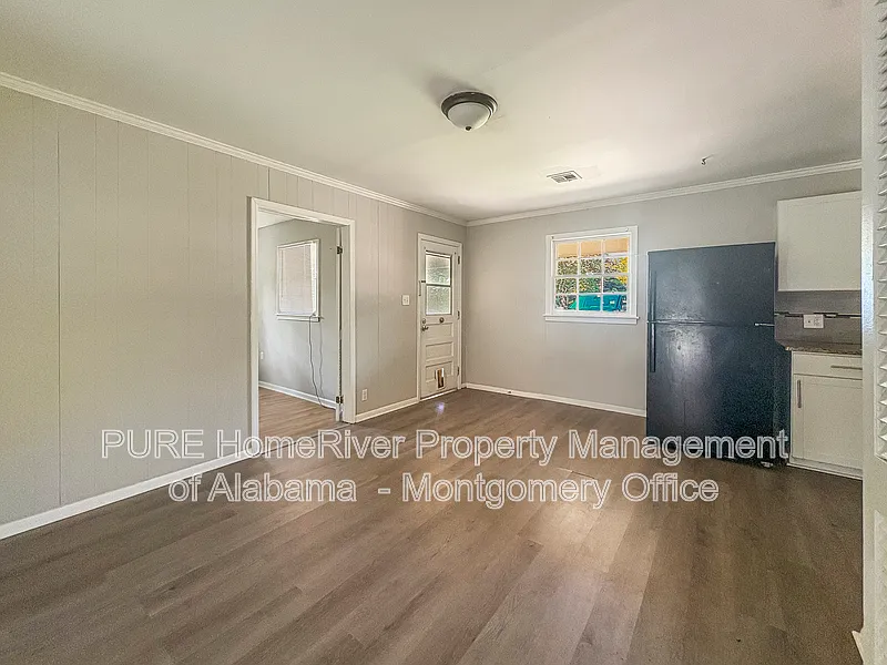 5 bed, 2.0 bath, 1979 sqft, $1,475 — Photo 4